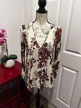 Daytrip Cream Floral V-Neck Long Sleeve Blouse with Brown & Rust Blooms
